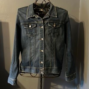 Old Navy stretchy denim jacket. XXL. Like new condition.